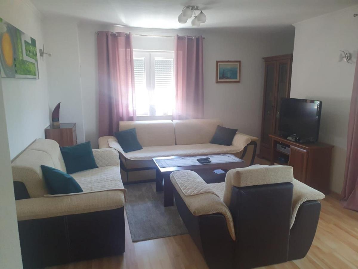 리브노 Apartman Jaca 아파트 외부 사진